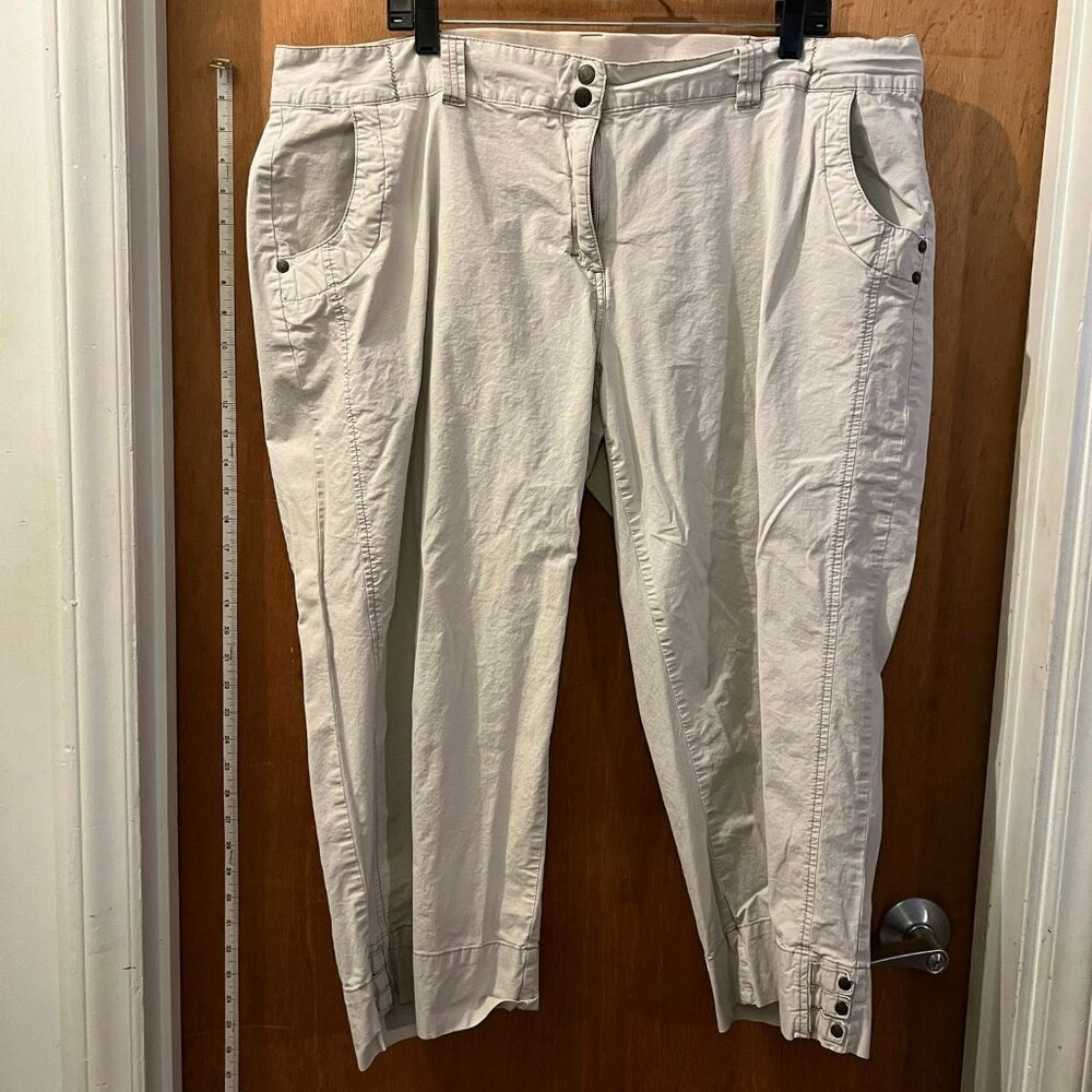 🐻Size 22 - Avenue - Beige Capri Pants - W42"/L24"